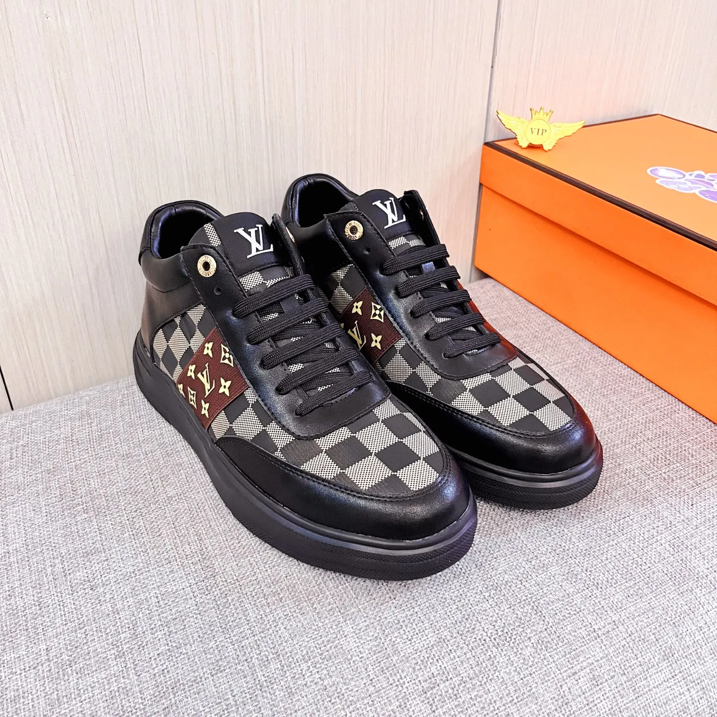 Men's shoes 💰 440 men's shoes 💰 [ LV ] 🔥 Louis Vuitton, high-end men's shoes brand official website 1:1 latest masterpiece: uppers are made of Italian imported first-layer cowhide with comfortable and breathable lining ➕ original non-slip and wear-resistant outsole 🔥, making walking more convenient and comfortable! An exclusive new model, a stunning work, a beautiful 1:1 replica [color] compared to the official quality! Create a fashionable personality to set off your uniqueness! A must-have for trendy men! Classic 🔥Size: 38-44 Color: 🔥 2⃣️colors available🔥.